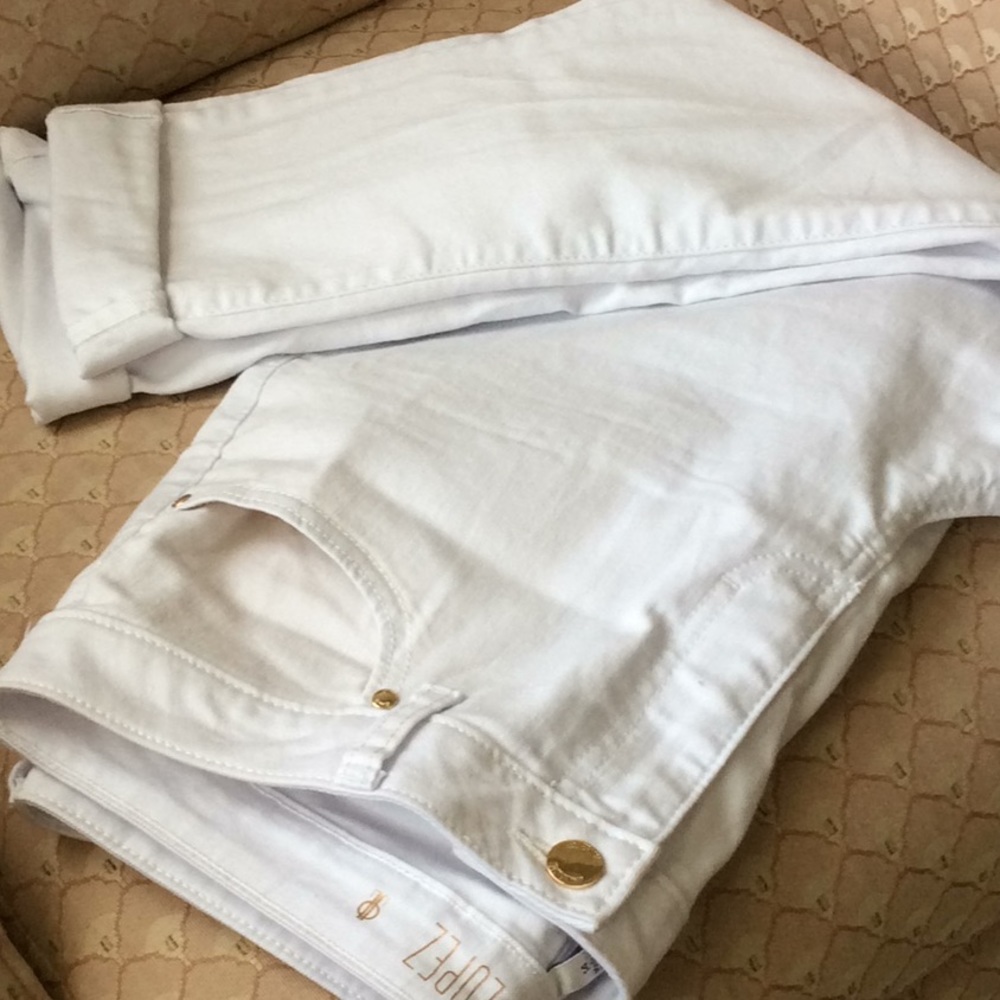 White Capri pants